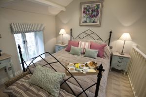 Christina Warwick coach house 24 sm.jpg